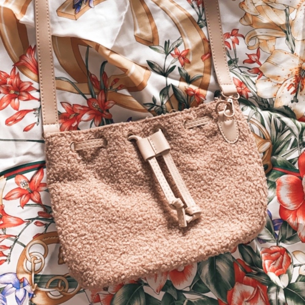 Teddy material bucket crossbody purse